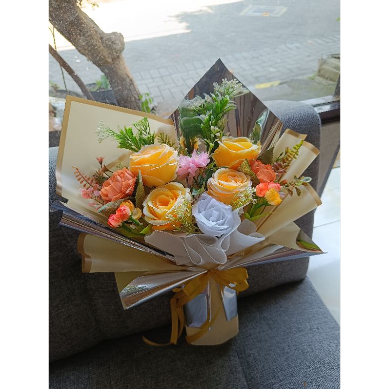 buket bunga mawar paslu artificial yellow rose Surabaya