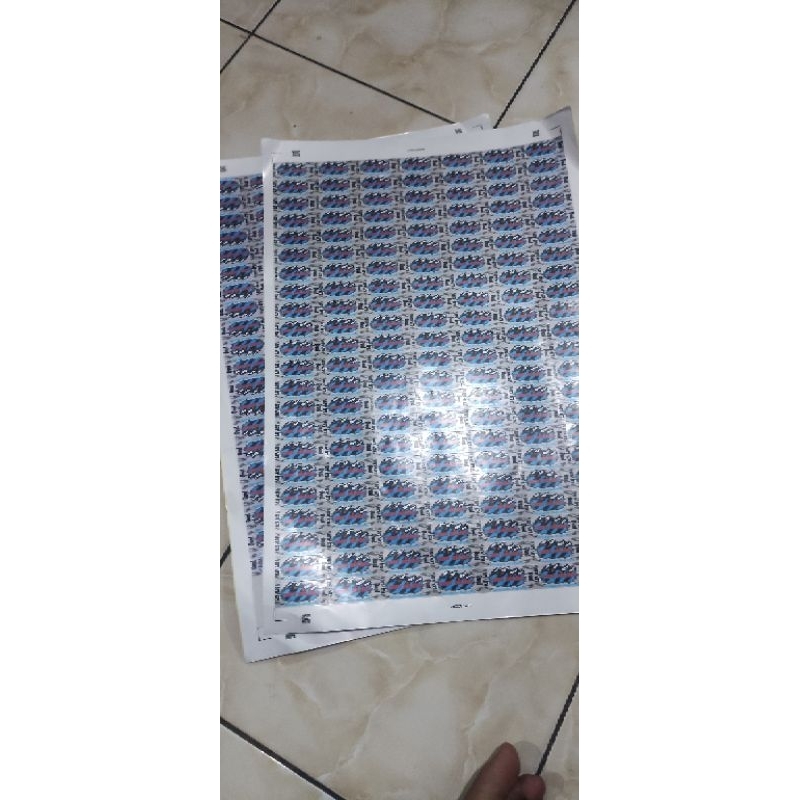 

sticker request gambar vinyl high class per dua lembar ukuran cut bullat 2.5 dan 3.0