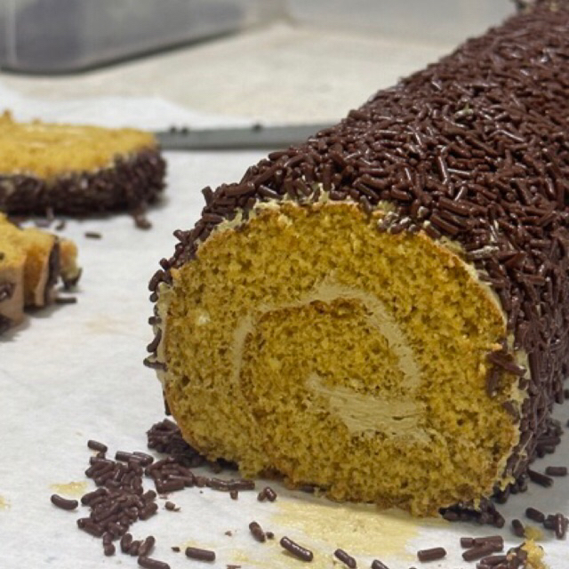 

Bolu Gulung Moka Topping Meses