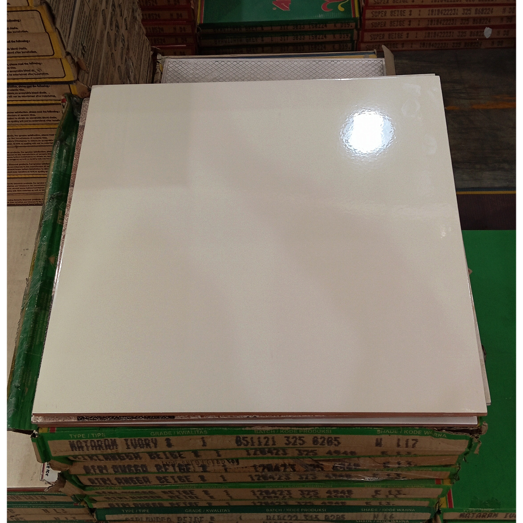 Keramik Lantai Grand Master Super Beige 50 x 50 KW 1