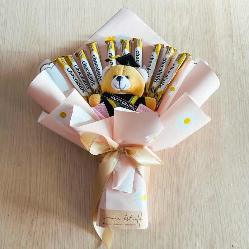 BUKET WISUDA GRADUATION BONEKA CEMILAN COKLAT PINK EMPIAKSTUFF