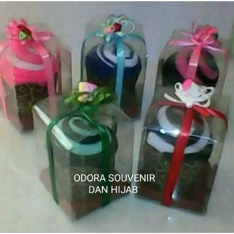 Souvenir Pernikahan/ Khitanan handuk kecil bonus kartu ucapan terimakasih