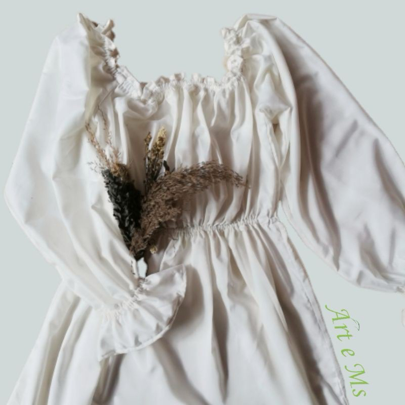 Dress Putih Aestetik