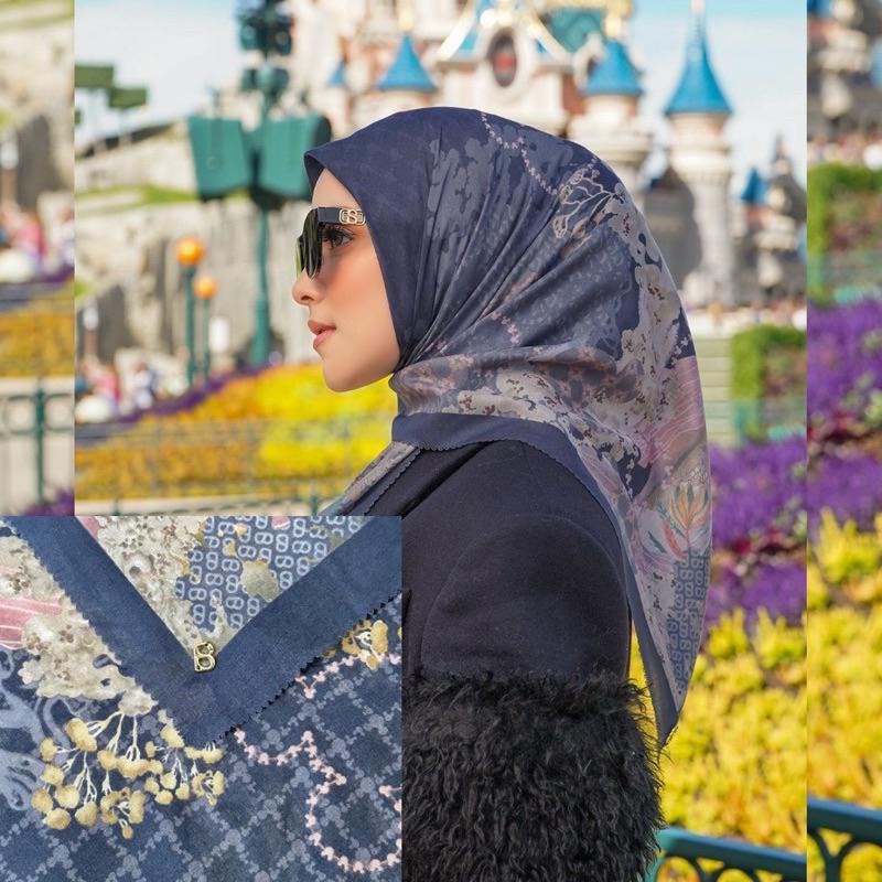 (PAKAI POUCH) Segi Empat Motif ala BS Button Buttonscarves Disney The Crown Misol Camp Grid Series