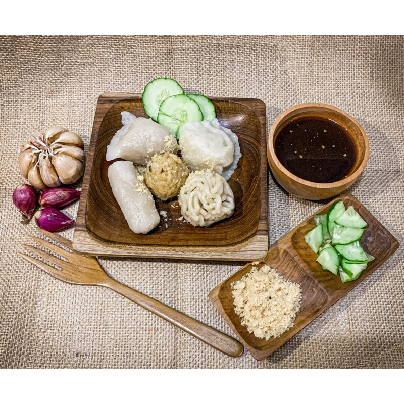 

pempek campur pempek chanyo palembang