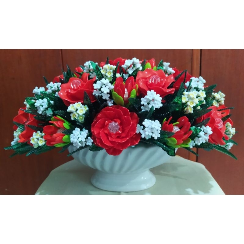 Rangkaian Bouquet Bunga Artificial Handmade Dengan Vas Keramik Bentuk Oval