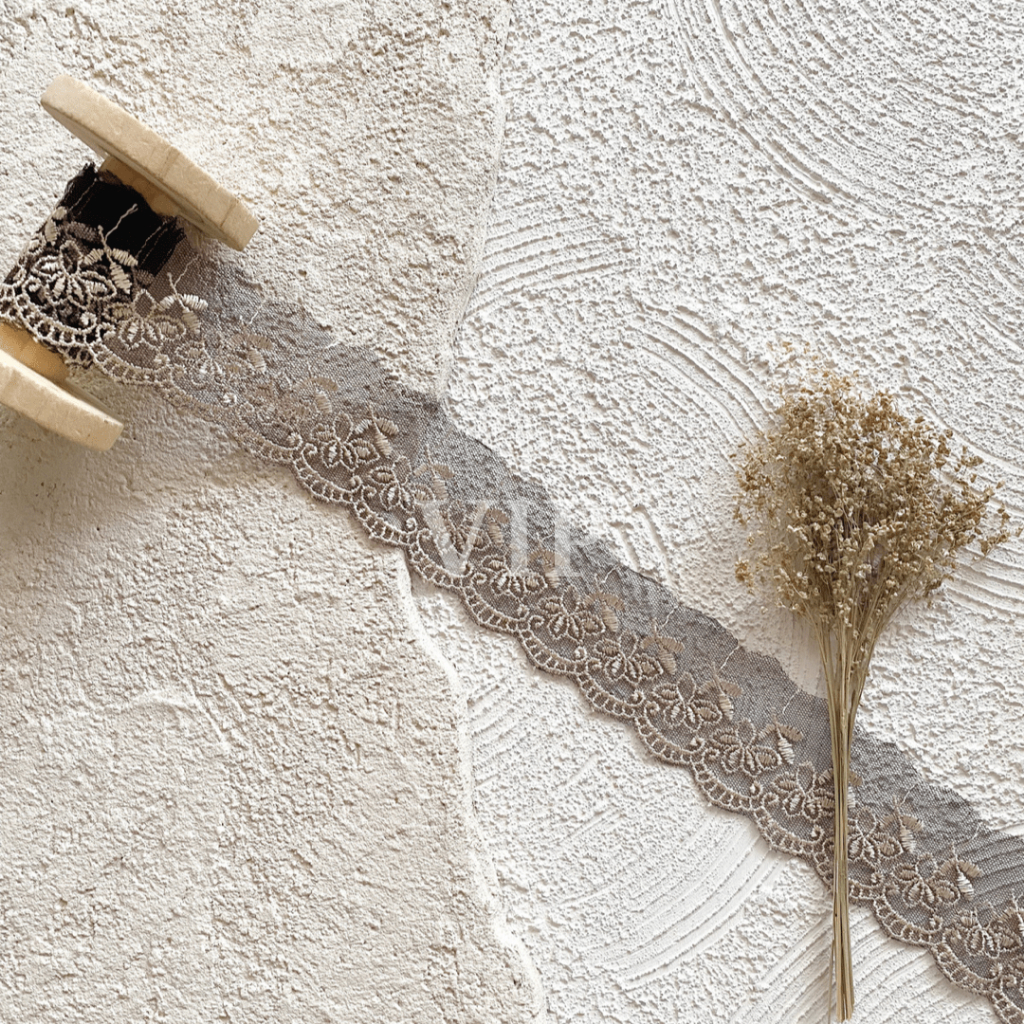 Renda VIP 3 T015 Renda Tile Bordir Hitam Gold Per Roll