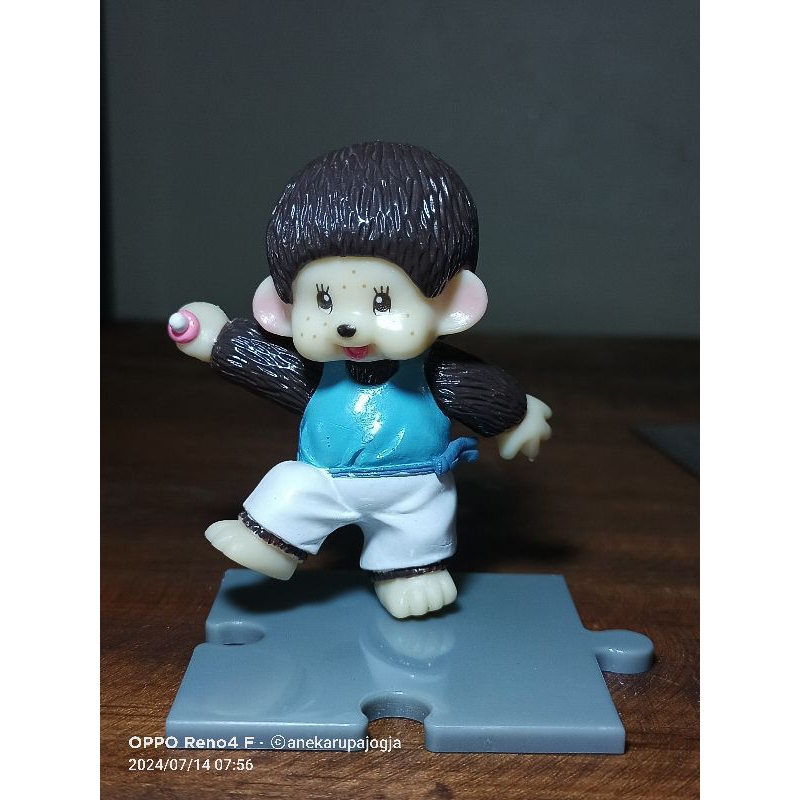 action figure monchhichi baju biru