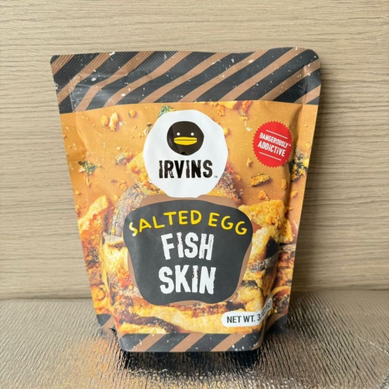 

RB IRVINS SALTED EGG 95GRAM FISH SKIN SALMON SKIN POTATO CHIPS KERIPIK KERUPUK VIRAL