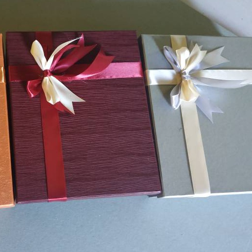 

Hemat Box kotak kado 27x2x8 cm Free Pita