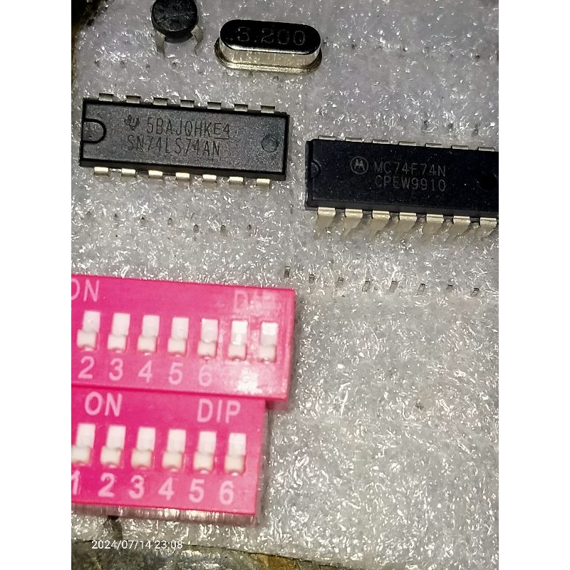 74F74, 74LS74, xtal 3,2Mh, 2 dipswit, Bf981