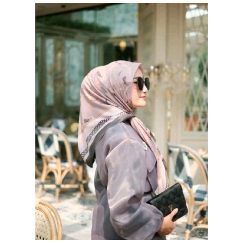 preloved vanilla hijab everyday scarf chain scarf pink