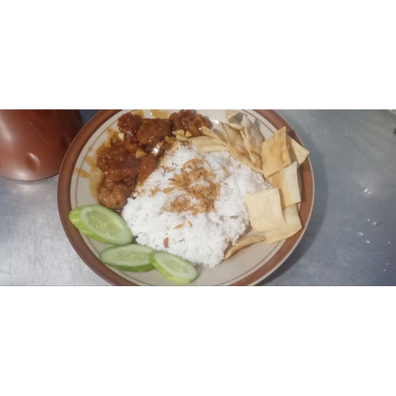 

Paket Nasi + Ayam fillet + timun + sambal belibis + kerupuk pangsit