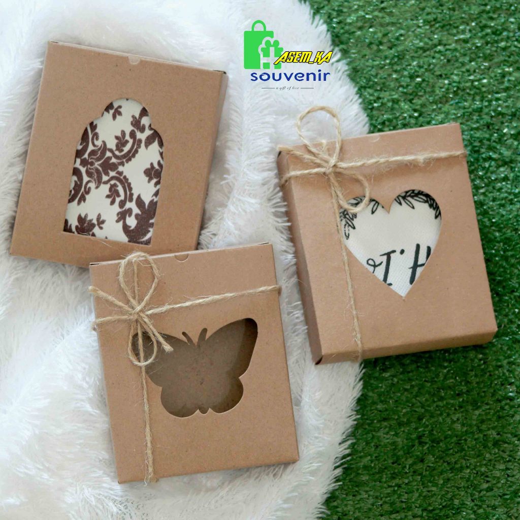 

Box Kemasan Souvenir Motif Unik Harga Terjangkau