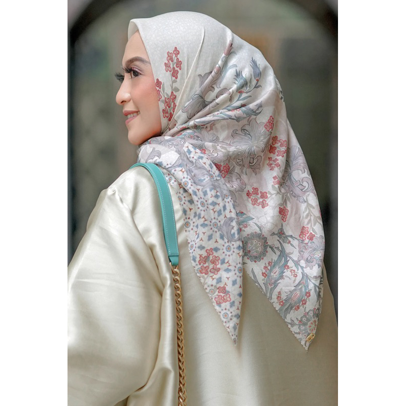 Buttonscarves The TopKapi Voal square - ivory