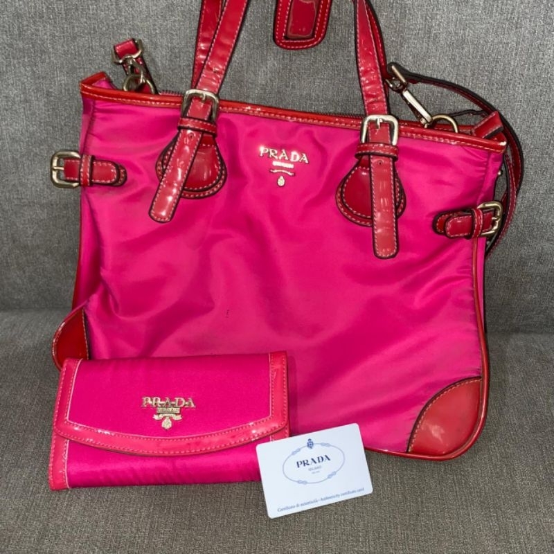 Tas Prada wanita — handbag — slingbag (preloved)
