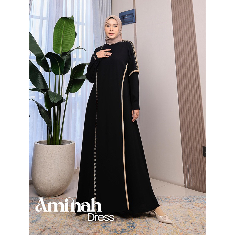 AMINAH DRESS BY MAREVI ORI