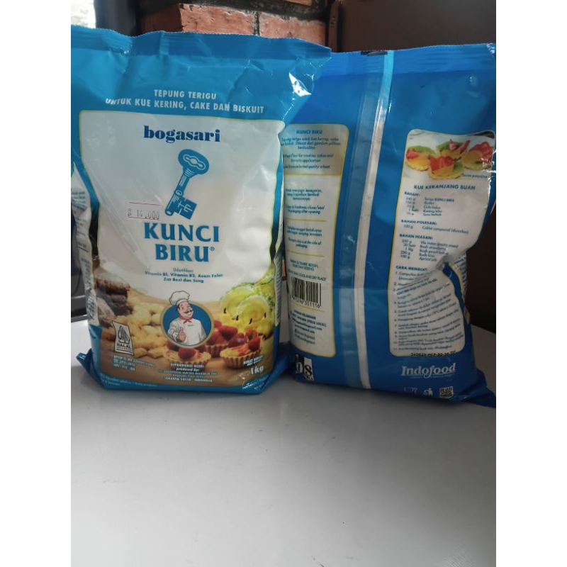 

tepung terigu kunci biru