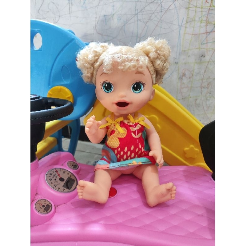 Baby alive lily rambut keriting bisa makan minum