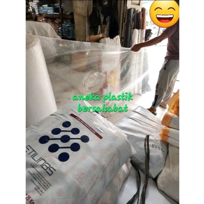 

eceran bubblewrap , plastik wrap , plastik bubble , plastik bungkus barang , extra bubble wrap , tambahan packing bubble wrap ukuran 125cm x (permeter panjang sesuai kemauan)