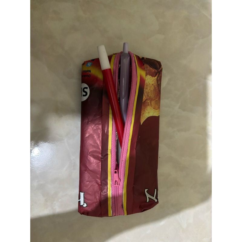 

TEMPAT PENSIL/KOTAK PENSIL DAUR ULANG/ KERAJINAN DAUR ULANG