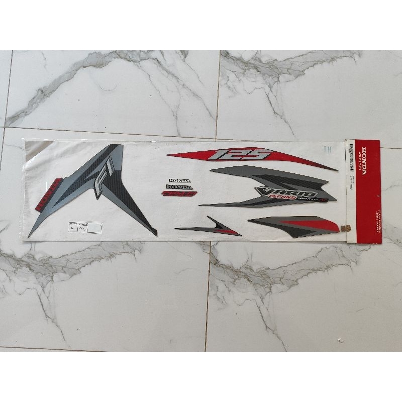 871X0KZRB00ZAL Striping Vario 125 Old KZR Hitam Bagian Kiri Original AHM