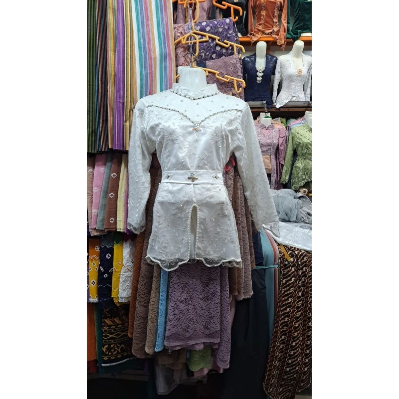 kebaya wisuda modern tile mutiara 1 slayer warna putih