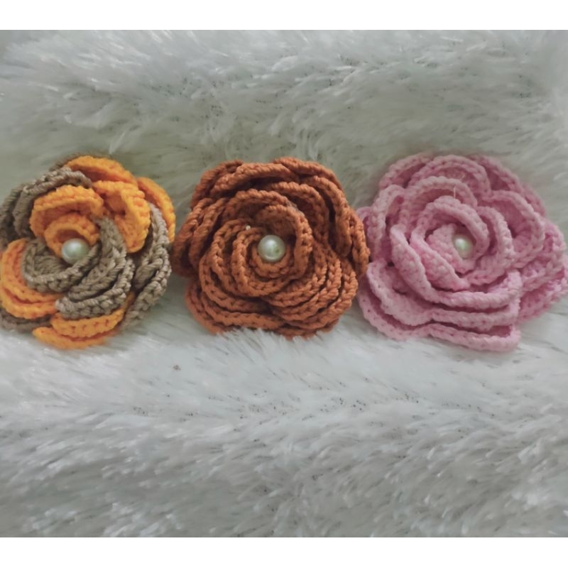 BROS BUNGA MAWAR RAJUT DIMENSI 5X5CM - ROSE BROOCH CROCHET HANDMADE