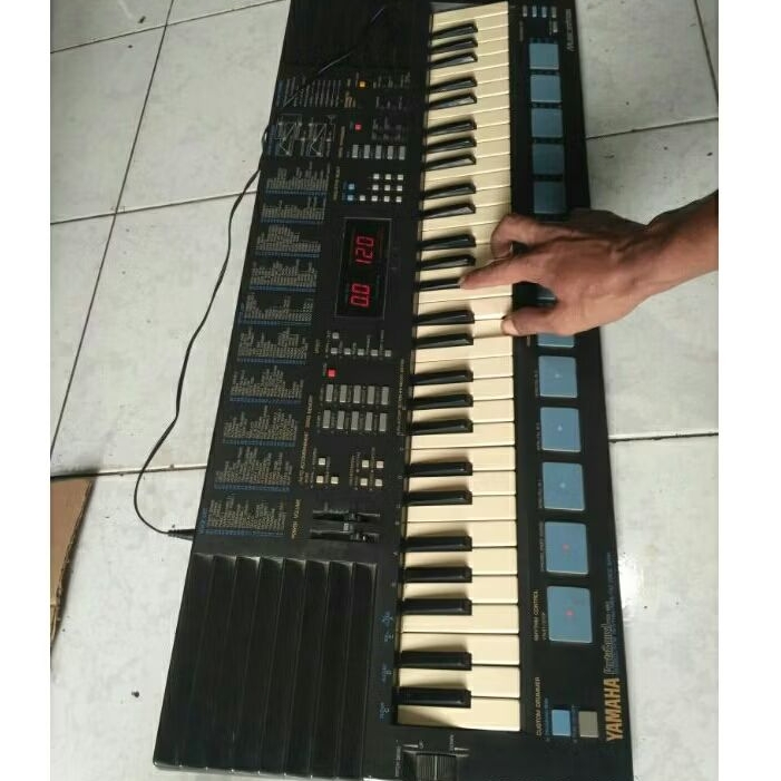 keyboard,piano Yamaha pss680, normal second