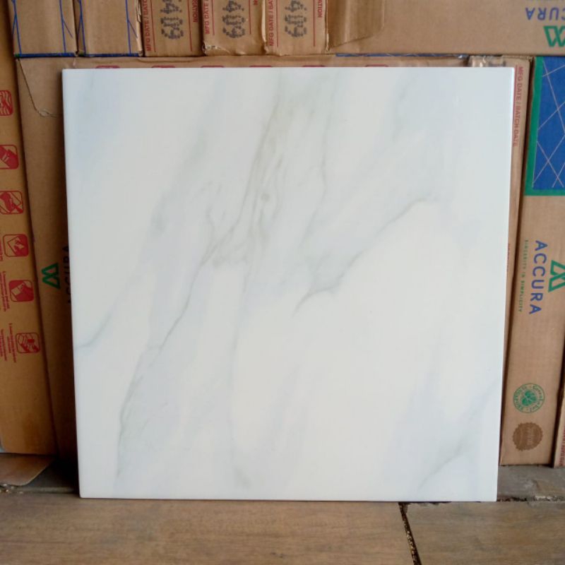 keramik 40x40 putih motip marmer Avon grey