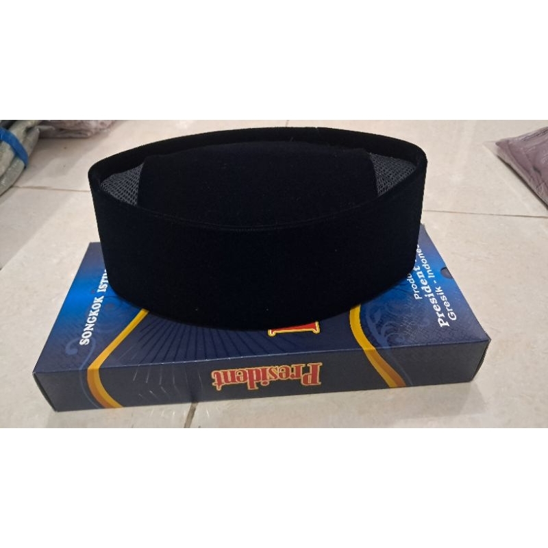 SONGKOK PRESIDENT HITAM POLOS