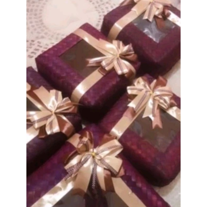 

Besek hias untuk tahlilan, kemasan produk, dan hantaran pernikahan