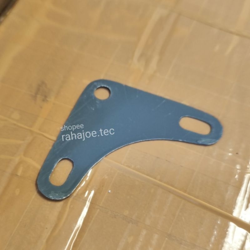 Siku Lubang Plat Segitiga Tebal