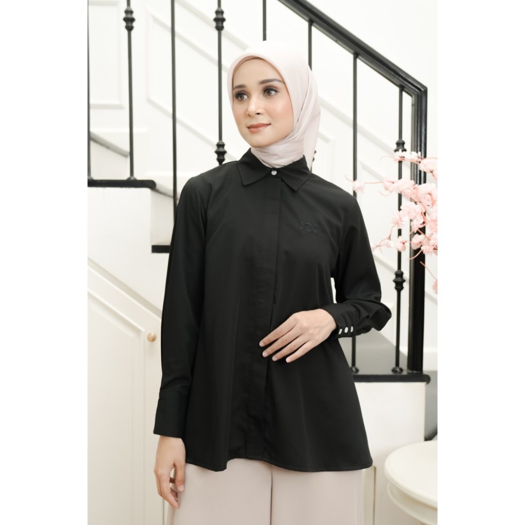 Lucy Shirt 2.0 Wearing Klamby (PACKING ZIPLOCK)