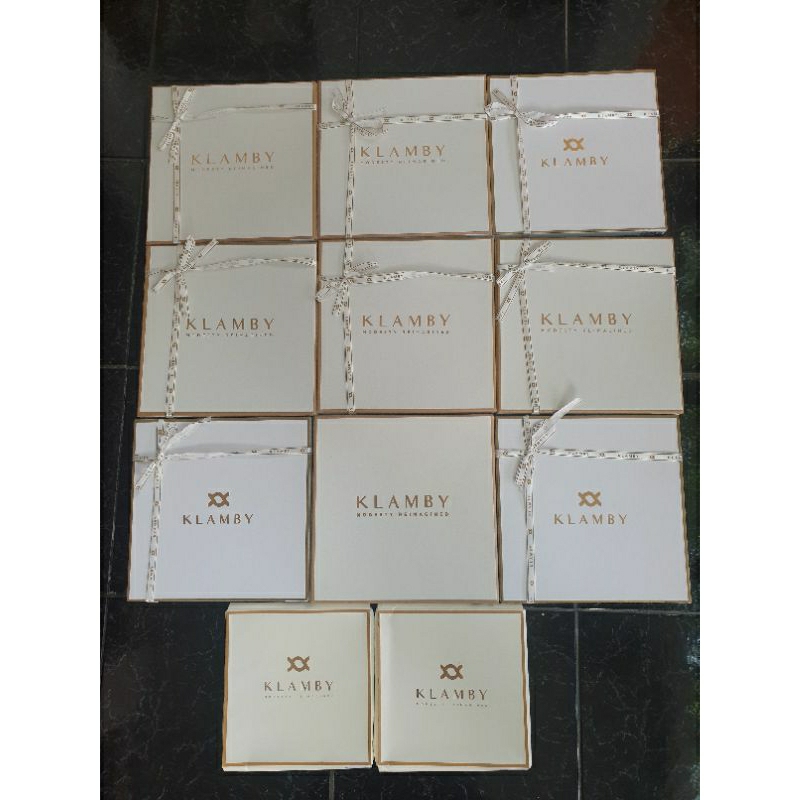 WEARING KLAMBY SCARF‼️ WK VOAL POLOS. LYRA SCARF LONDON SCARF TAPIS SCARF. BACA DESKRIPSI