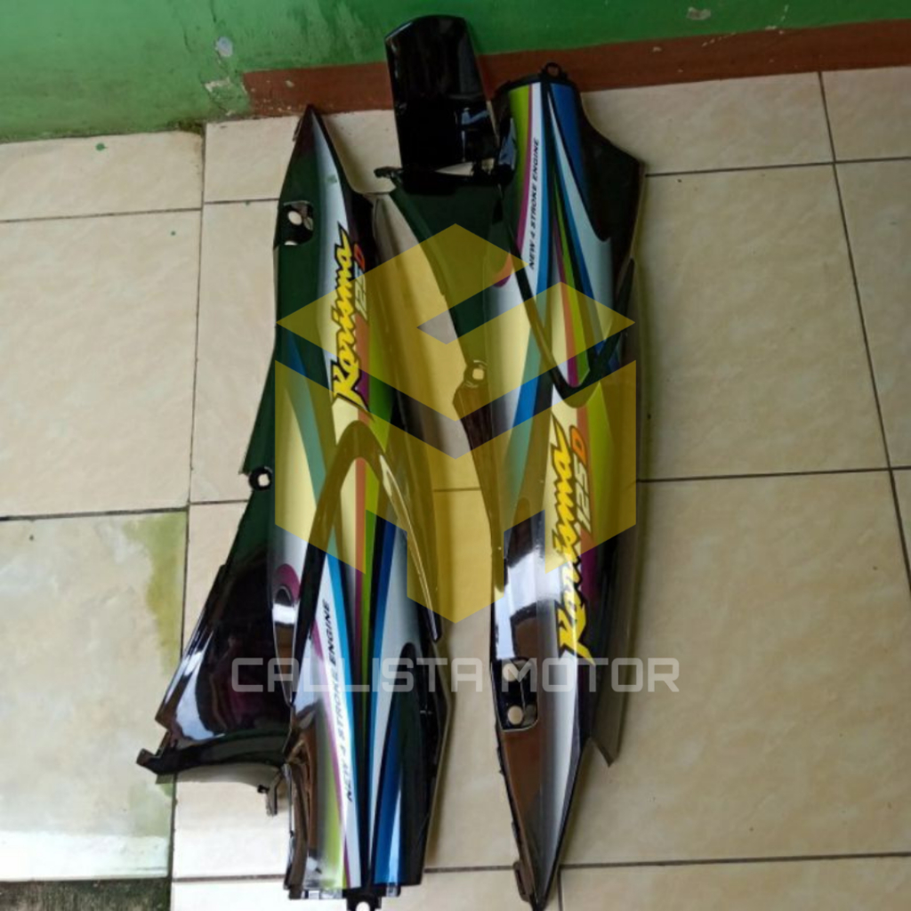 COVER BODY BELAKANG KARISMA 125 D BODI BELAKANG KANAN KIRI HONDA KARISMA 125 D PLUS STRIPING