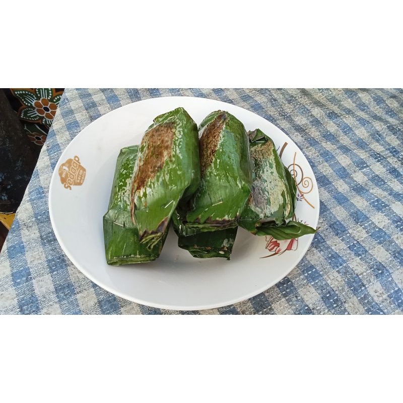 

lemper isi ayam suwir