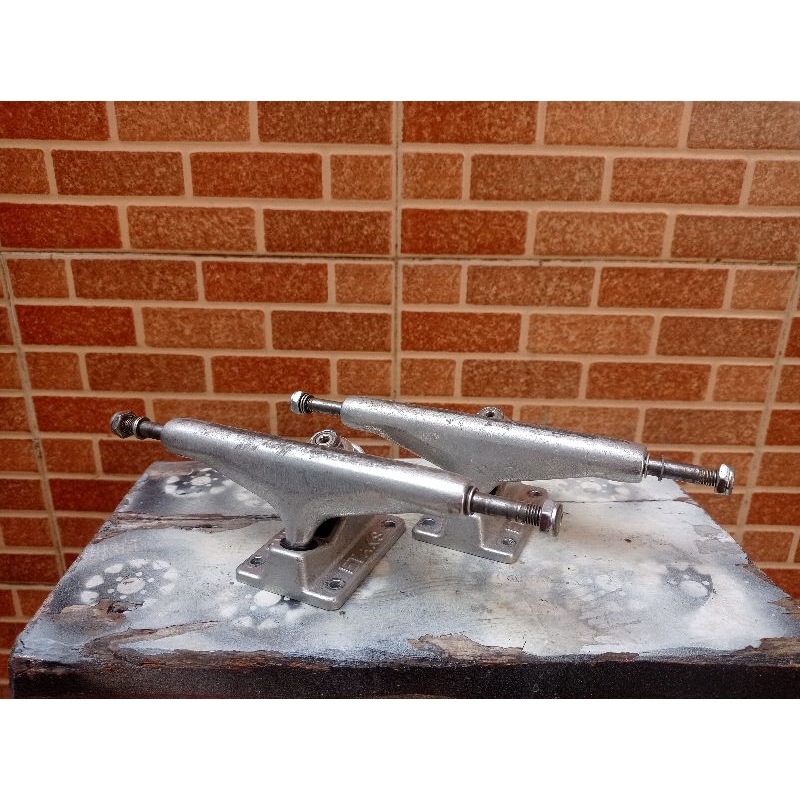 Skateboard trucks etaks solid light 5.5 bekas