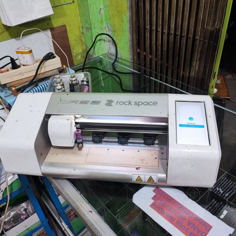 Mesin pemotong Anti gores Hydrogel Rock Space baca deskrisi