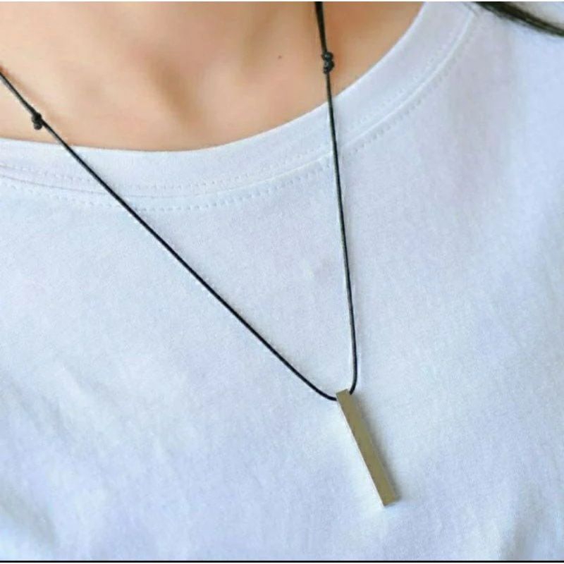 Kalung tali satin bandul kotak bahan titanium anti karat