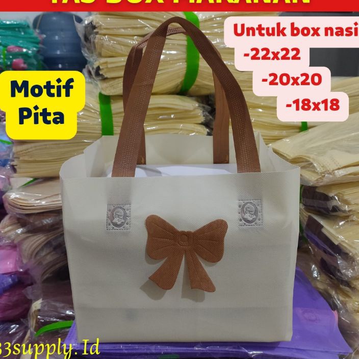 

KP8 Tas hajatan box nasi 22x22 2x2 dengan motif pita tas kotak nasi 22x22 2x2 tas kotak nasi motif pita tas syukuran tas aqiqahan tas haul