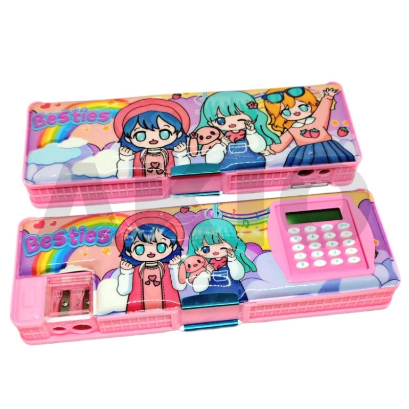 

Tempat pensil Anak Kalkulator 2 Sisi + 2 Rautan Magnet Karakter CUTE GIRLS BESTIES CC-7816