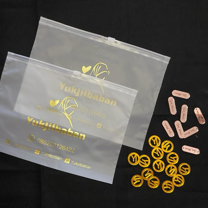 

POUCH EKSKLUSIF LOGO AKRILIK