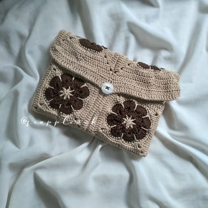 

Booksleeve Crochet African Flower