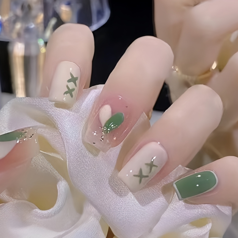 Kuku Palsu dengan Lem Kuat dan Tahan Lama