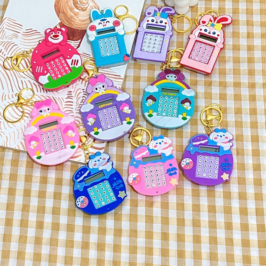 

Keychain Calculator / Gantungan Kunci Kalkulator Kecil Saku Portable + Mainan Labirin Maze Toy Game Kartun Lotso Sanrio My Melody Duffy Puppy Bunny Kelinci Unik Lucu Hadiah Suvenir