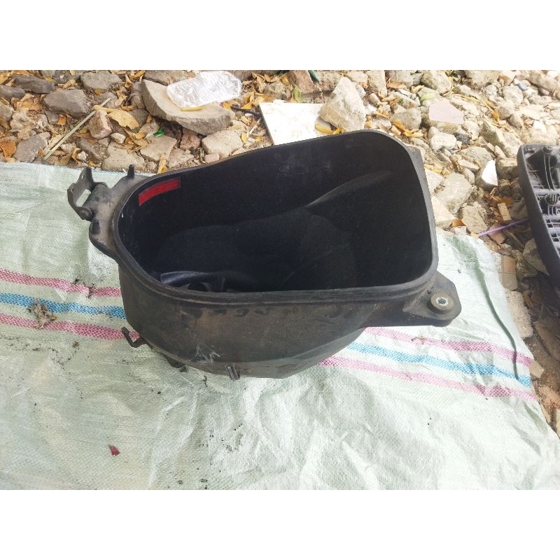 box bagasi Supra x 125 fi helm in original