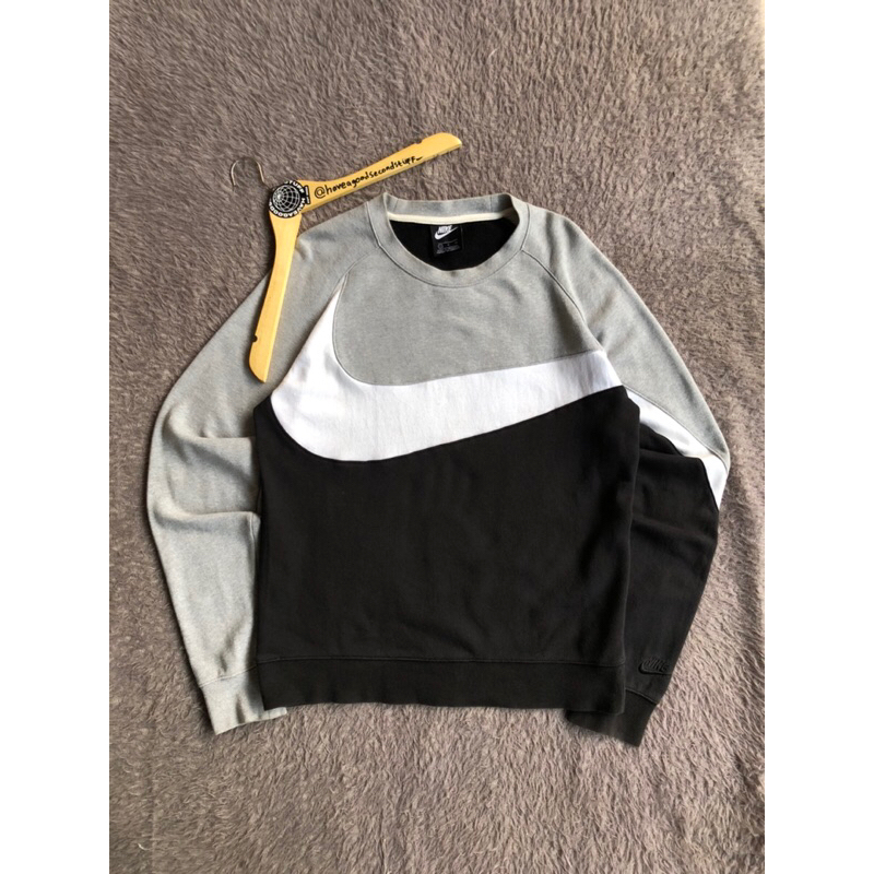 crewneck nike big swoosh