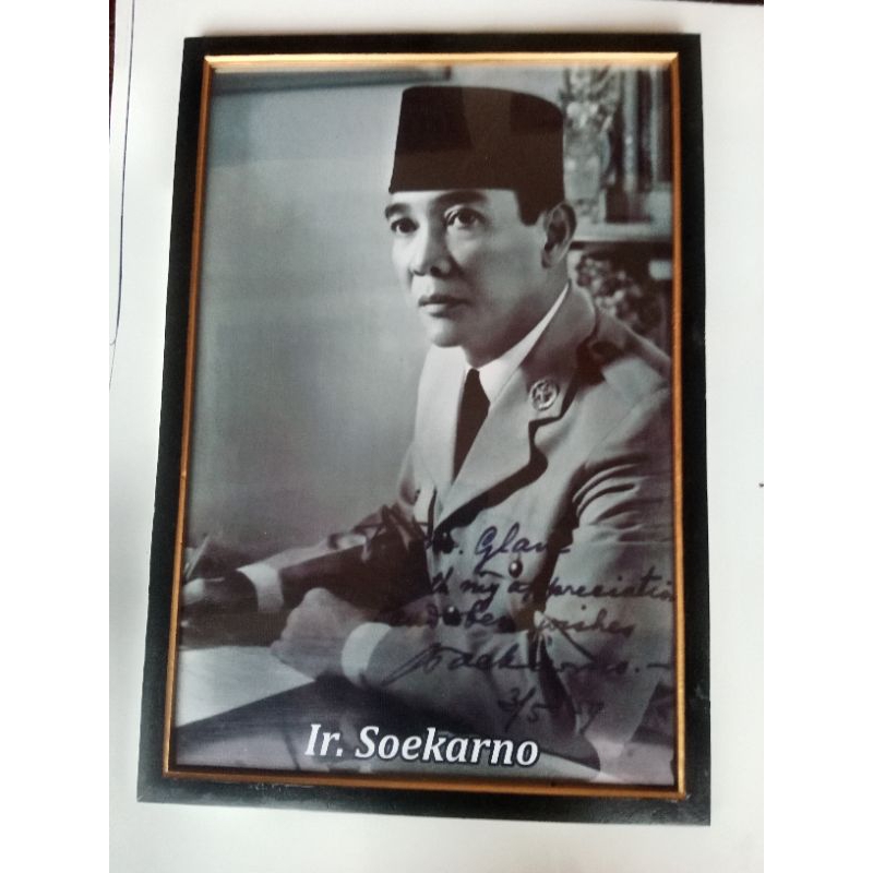 Hiasan Dinding Presiden Soekarno