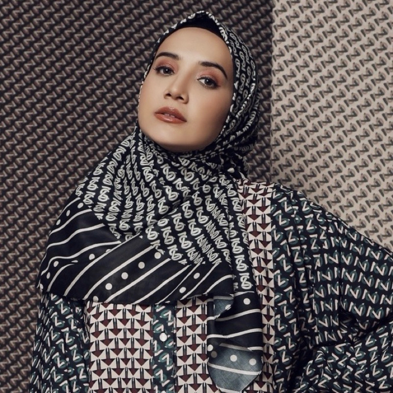 [Preloved] Zaskia Sungkar Zea Scarf Monogram Black Rare Item Kiabysungkar Rare Item Hitam Best Selle